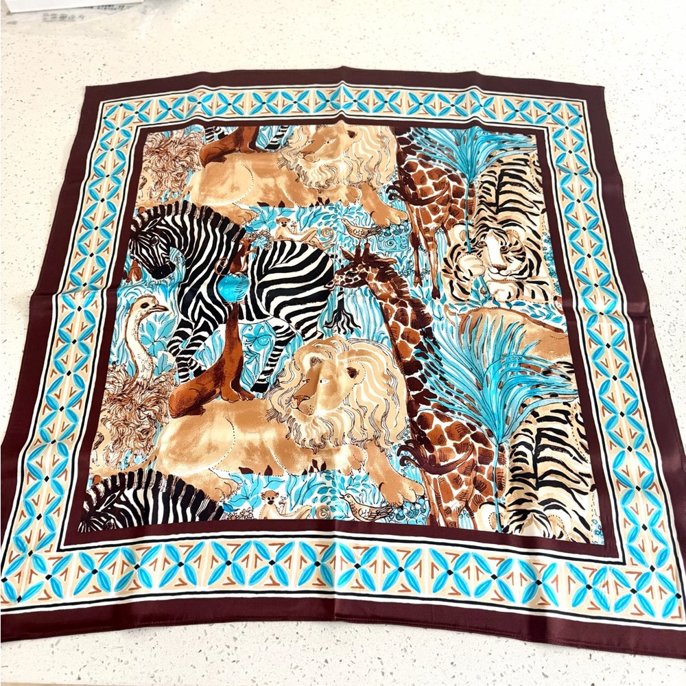 Lilly Pulitzer NWT 2025 Annual Members Gift Silk Scarf